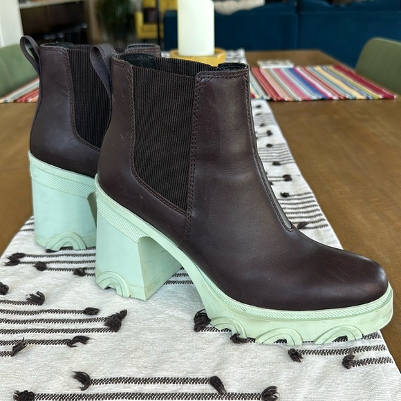 Sorel Shoes - Sorel Brown and Mint Ankle Boots